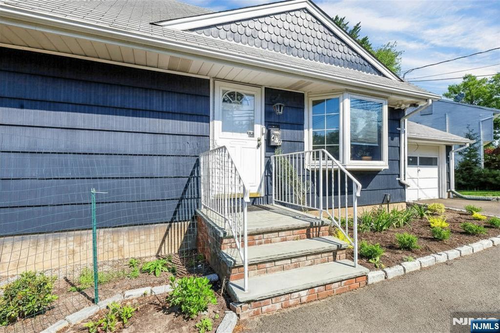 497 Tappan Rd, Norwood, NJ 07648