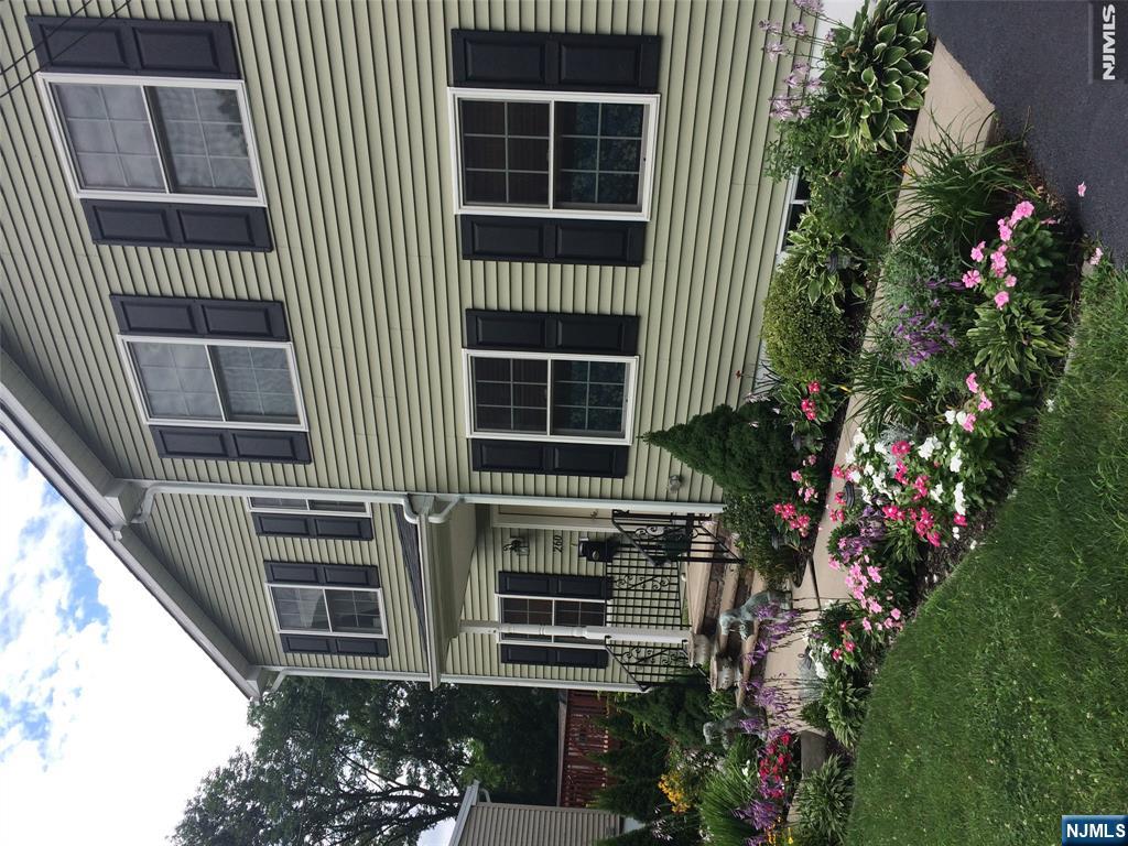 Landlord maintained landscaping