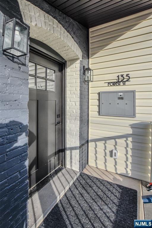 135 Forest Street 2F - Photo 2
