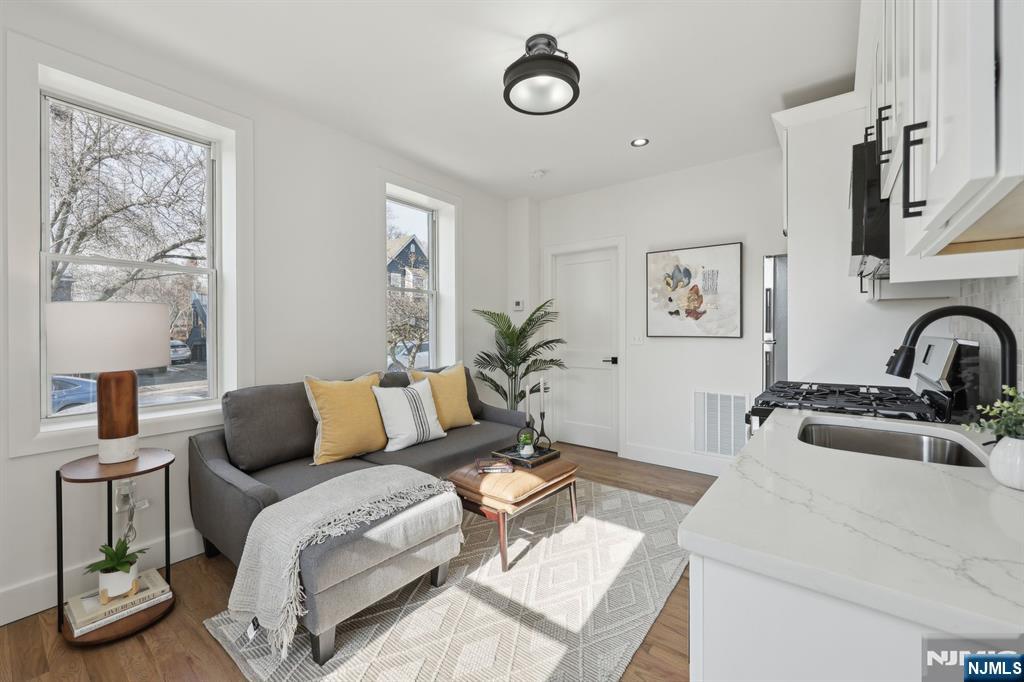 135 Forest Street 2F - Photo 3