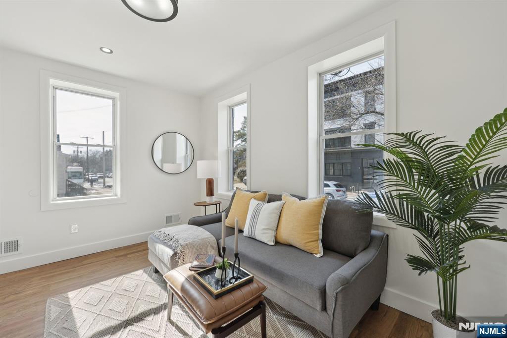 135 Forest Street 2F - Photo 5