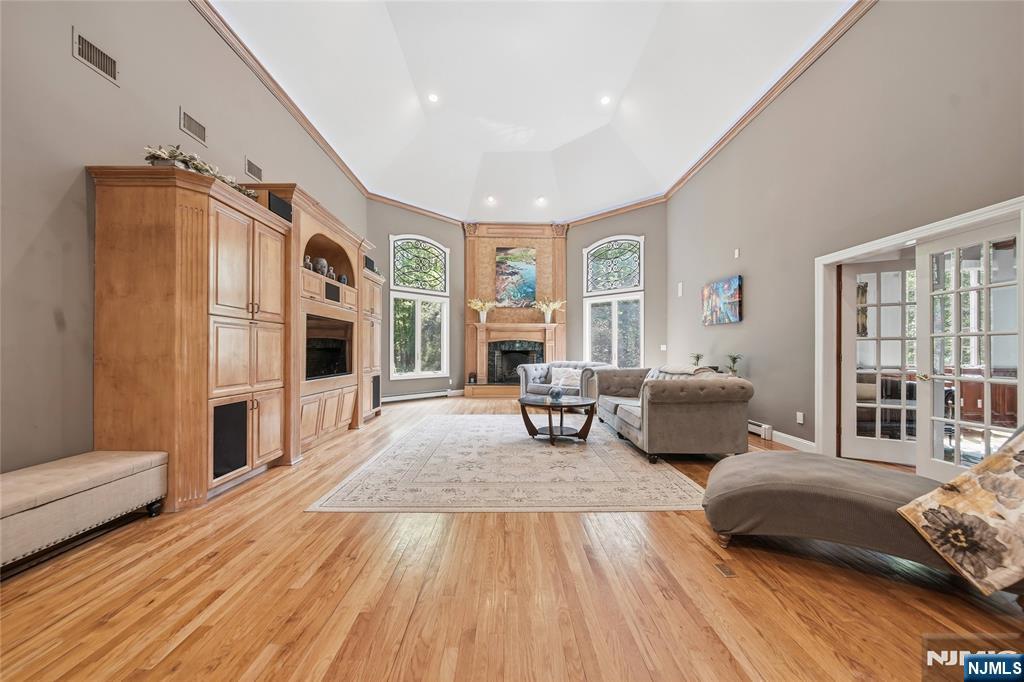 43 Walsh Drive, Mahwah, NJ 07430 Listing Photo  11