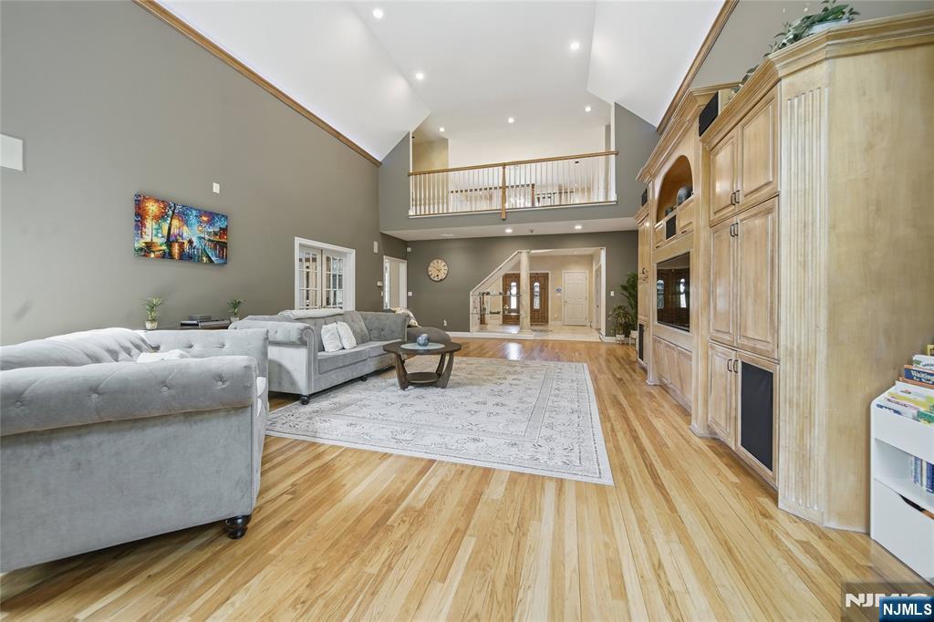 43 Walsh Drive, Mahwah, NJ 07430 Listing Photo  12
