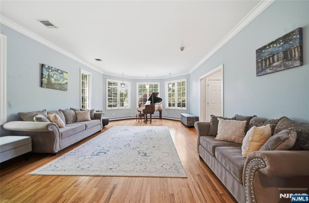43 Walsh Drive, Mahwah, NJ 07430 Listing Photo  6