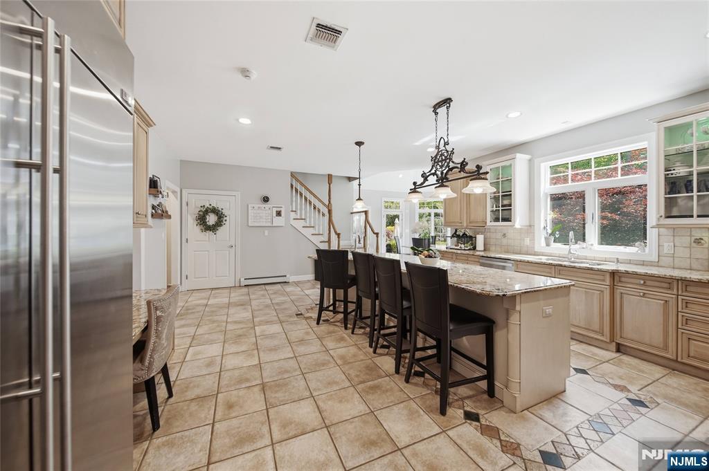 43 Walsh Drive, Mahwah, NJ 07430 Listing Photo  9