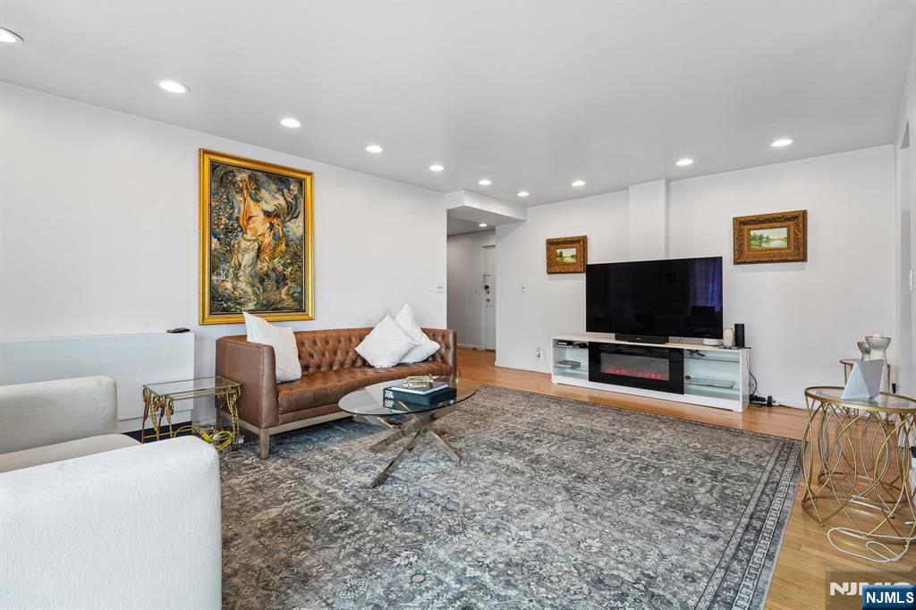 150 Overlook, #PH3, Hackensack, NJ 07601 Listing Photo  6