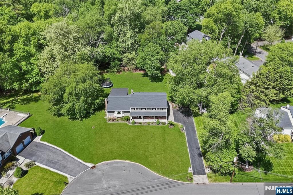 469 White Birch Drive — photo 2
