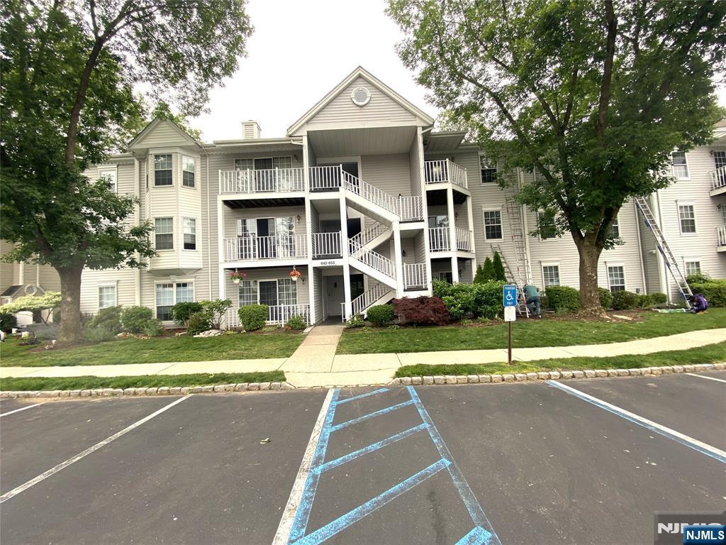 643 Plum Ter, Mahwah, NJ 07430