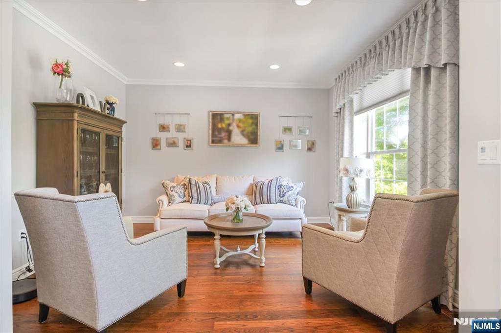 11 Queens Lane - Photo 3
