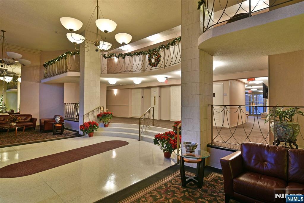 160 Overlook Avenue 3E2 - Photo 2
