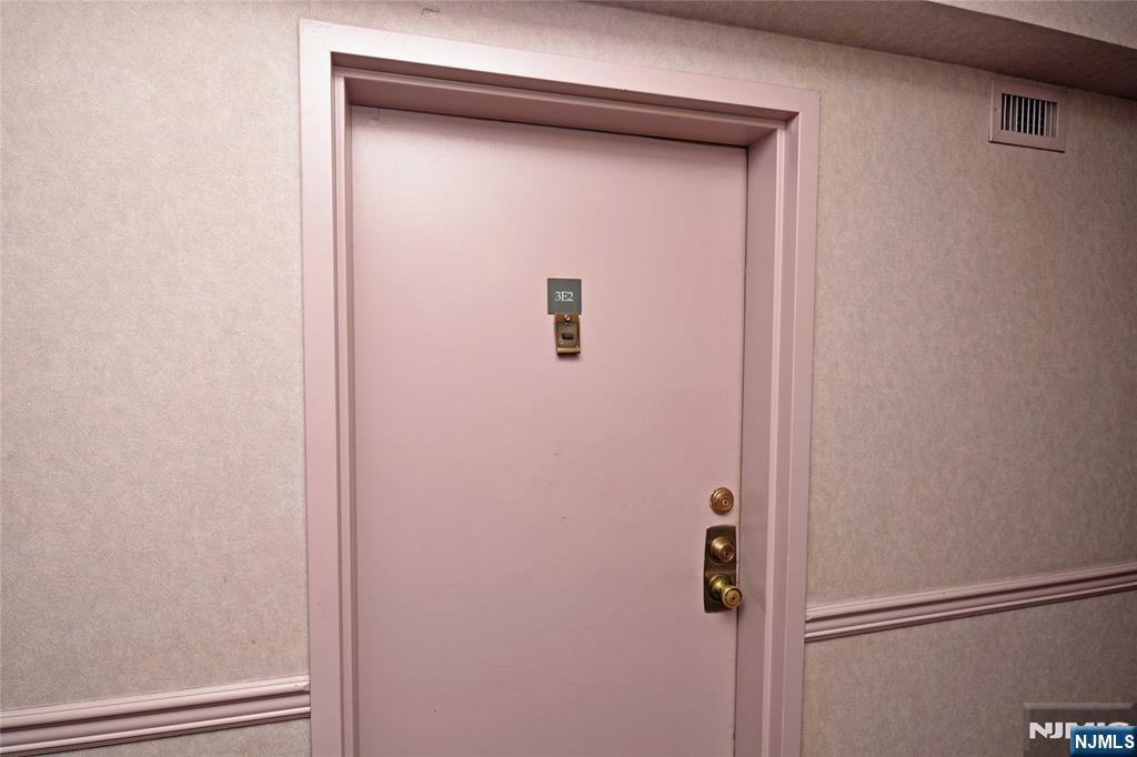 160 Overlook Avenue 3E2 - Photo 3