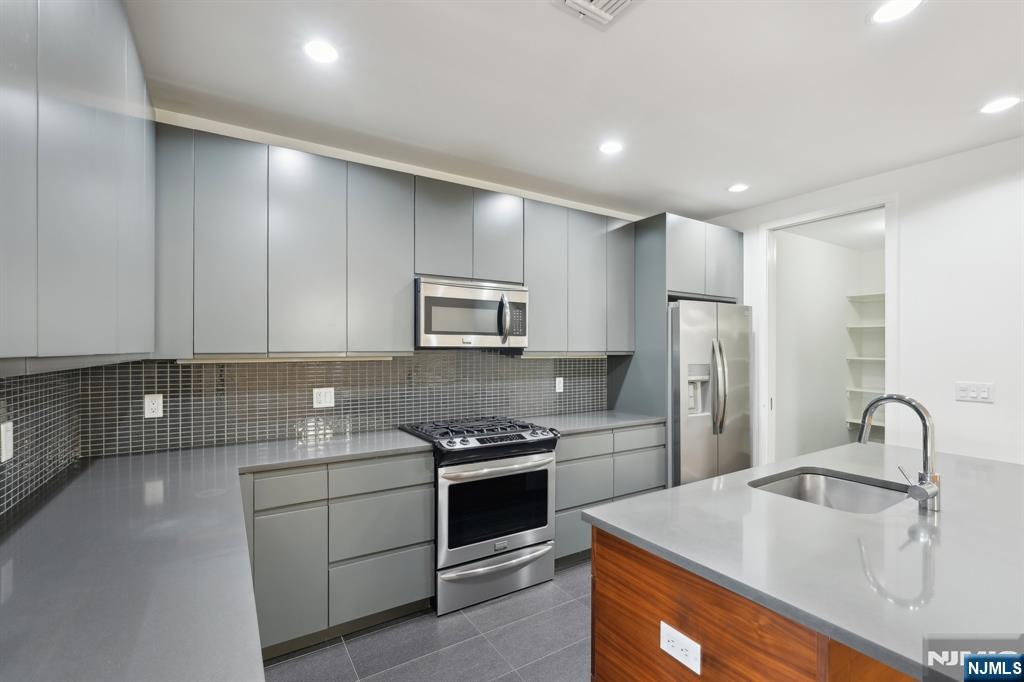 1 Executive, #605, Fort Lee, NJ 07024 Listing Photo  36