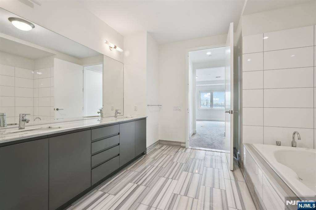 1 Executive, #605, Fort Lee, NJ 07024 Listing Photo  44