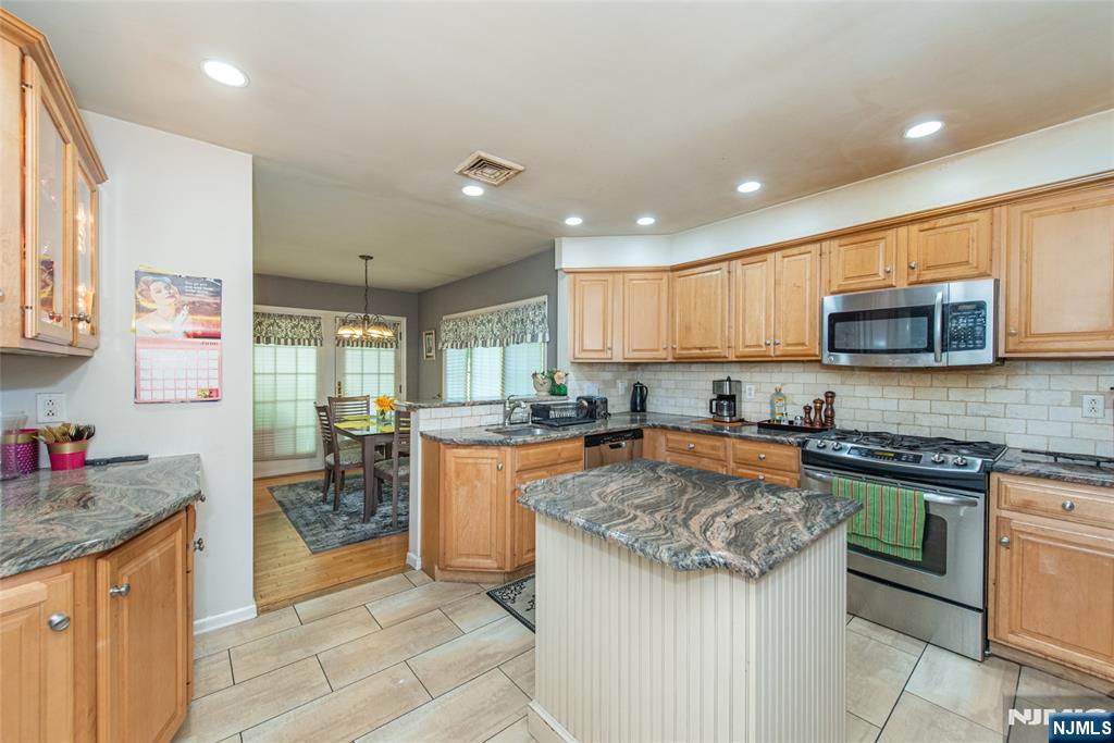 17 Morningside Circle, Little Falls, NJ 07424 Listing Photo  16
