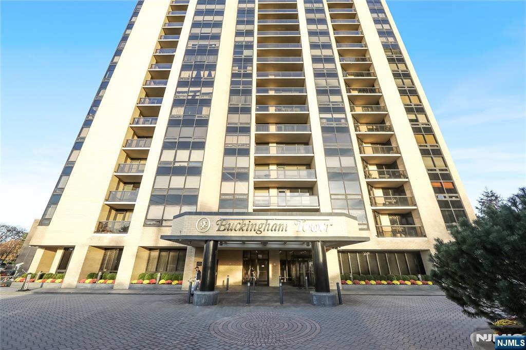 $899,000 Condo