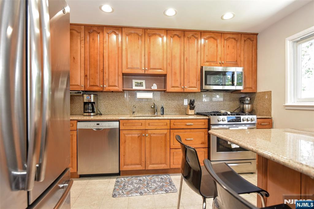 202 Lake Shore Drive - Photo 5