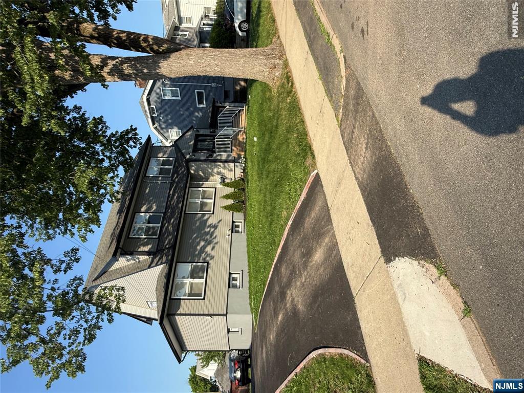 253 Henry Street 1 - Photo 2