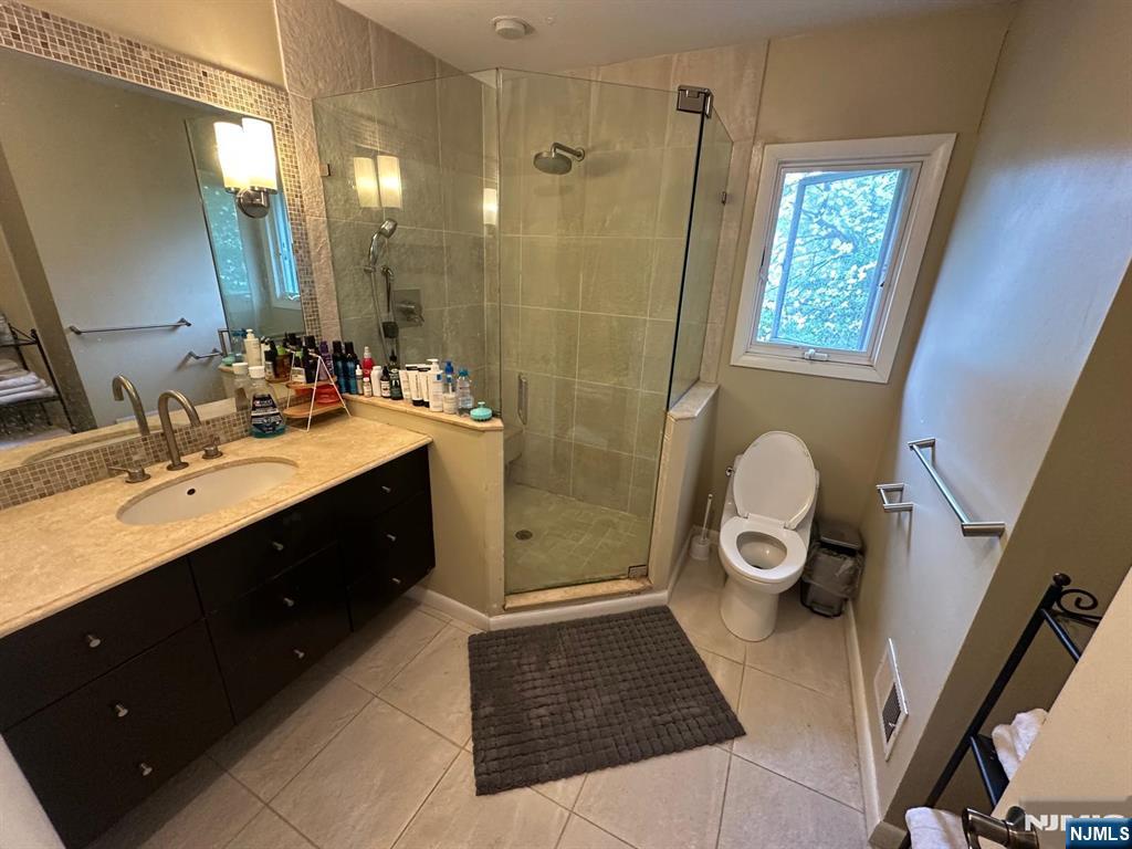 Bathroom 2nd floor