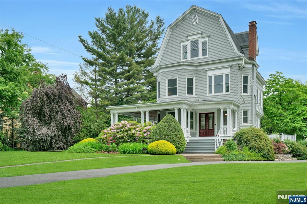 141 W End Avenue - Photo 1