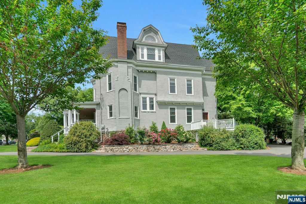 141 W End Avenue - Photo 2