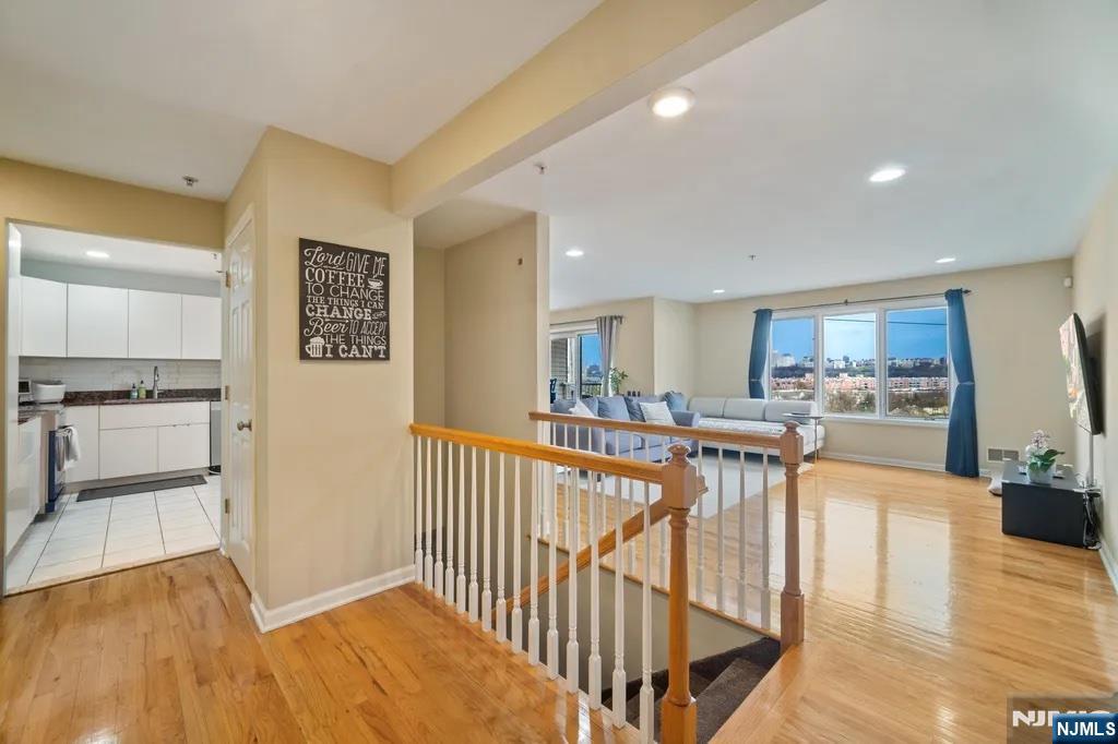 4th image of 9 Legend Hills Dr, Edgewater, NJ 07020 | MLS# 26018300