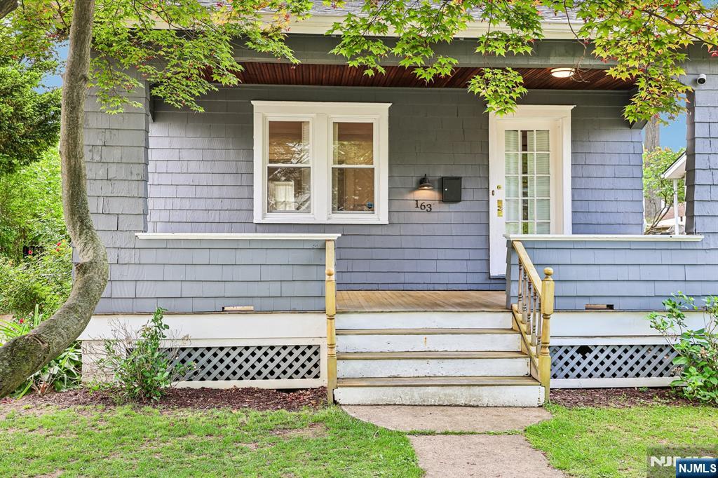 163 Poplar Avenue - Photo 2