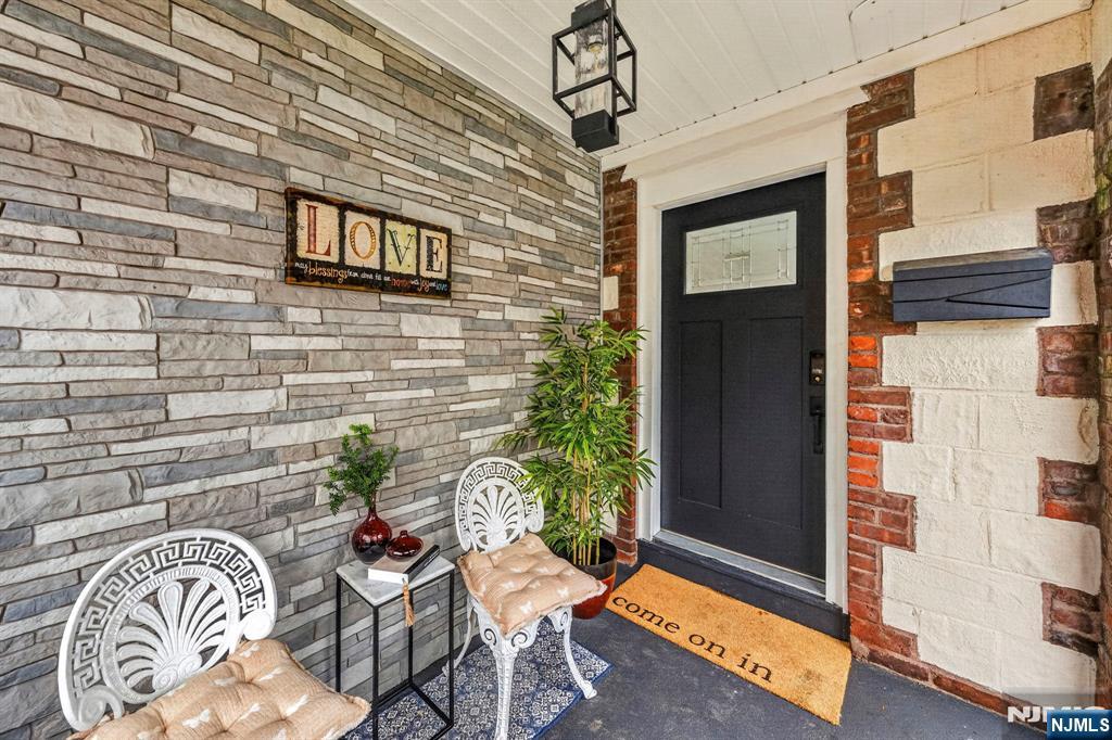 484 Sylvan Street - Photo 4