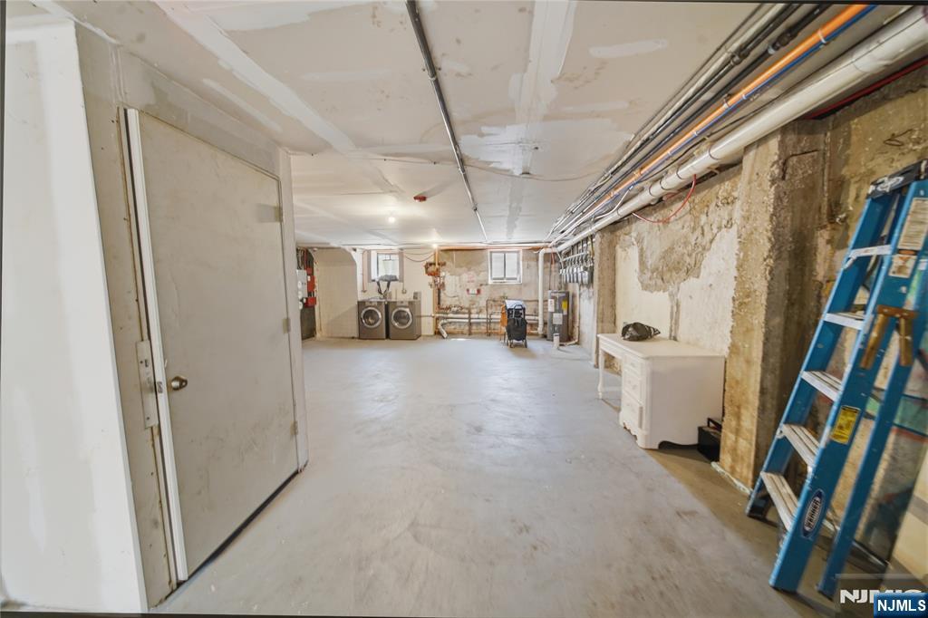 35 Columbia Avenue — photo 11