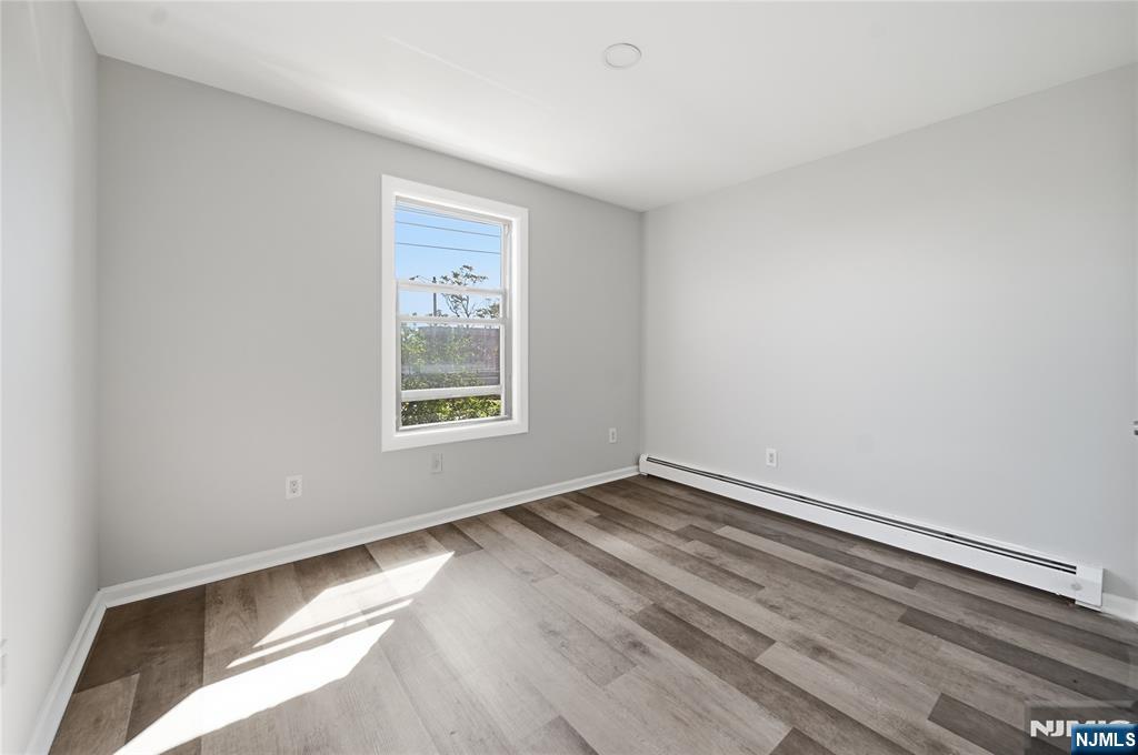 35 Columbia Avenue — photo 6