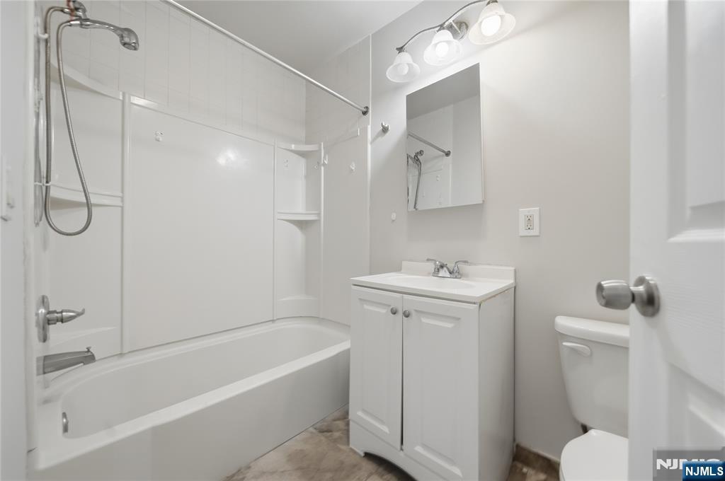 35 Columbia Avenue — photo 7