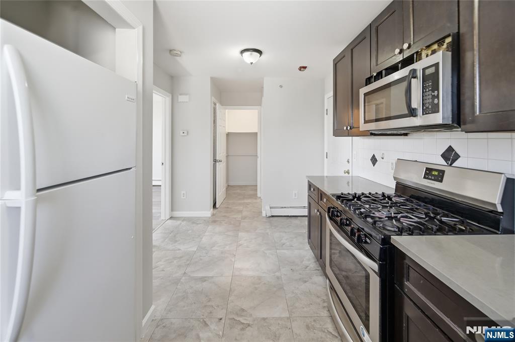 35 Columbia Avenue — photo 8
