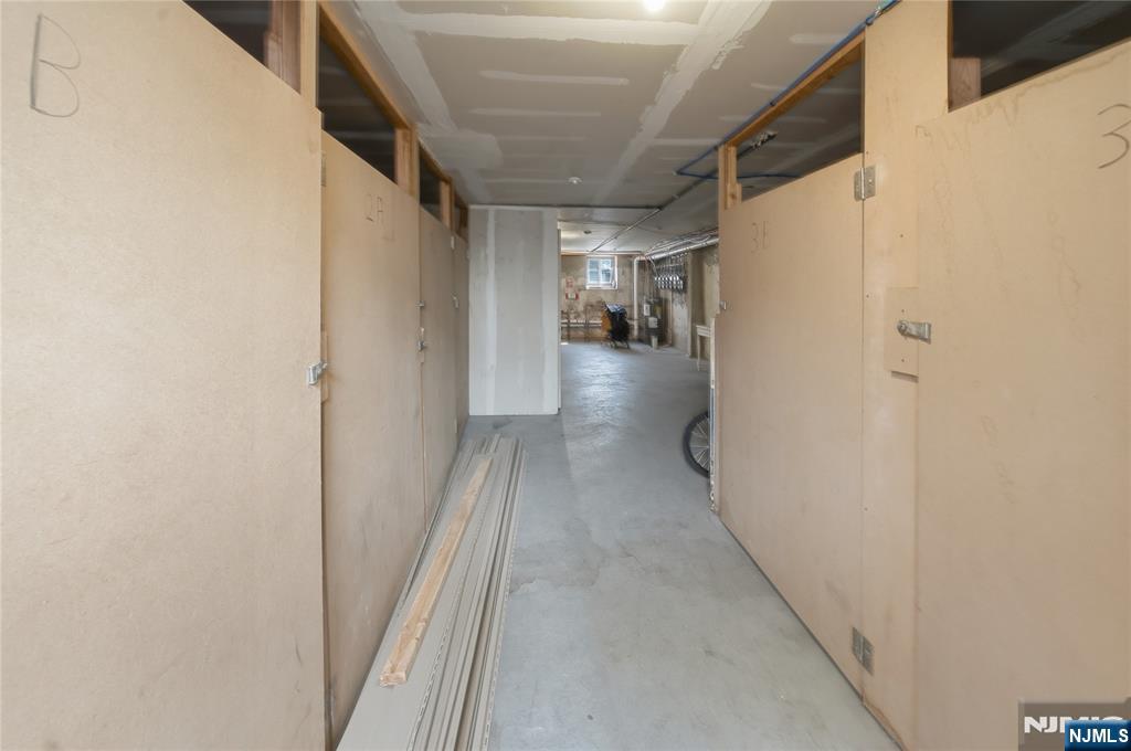 35 Columbia Avenue — photo 10