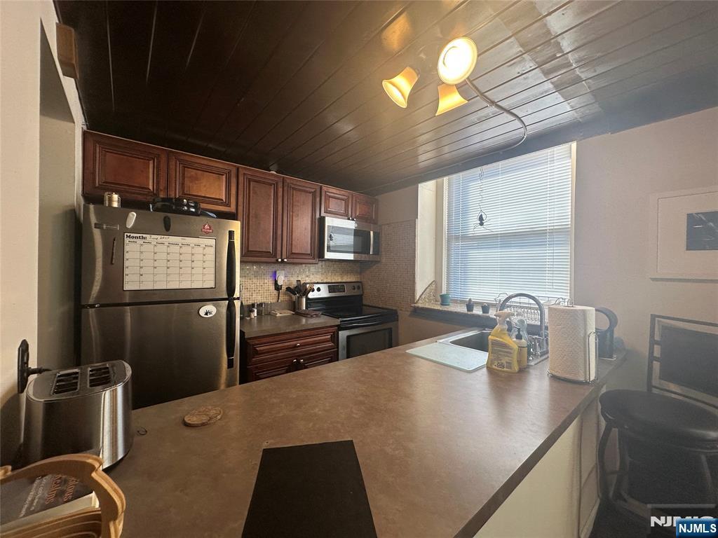 464 Central Avenue B9 - Photo 6
