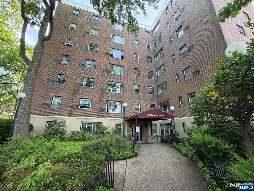 2345 Linwood Avenue 5G - Photo 1