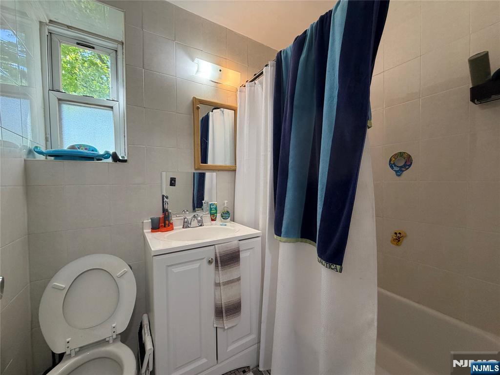 2345 Linwood Avenue 5G - Photo 3