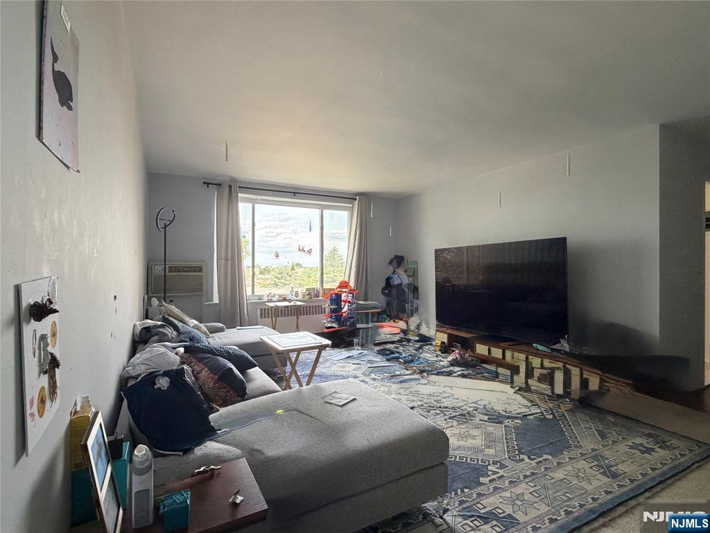 2345 Linwood Avenue 5G - Photo 4
