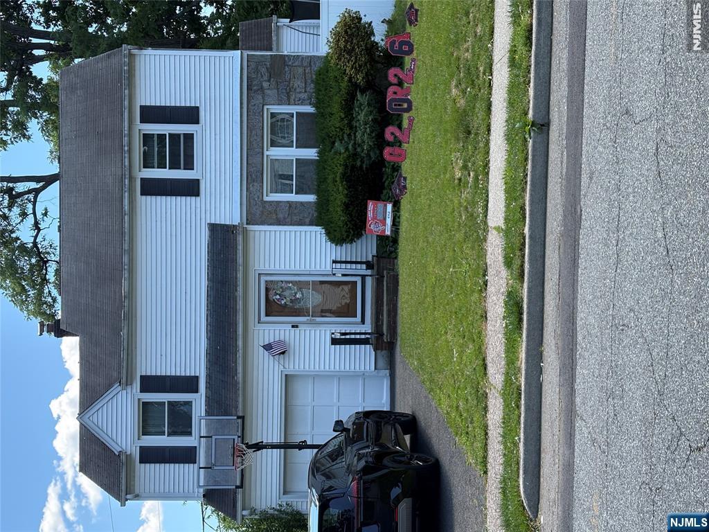 110 Ackerman Ave, Elmwood Park, NJ 07407
