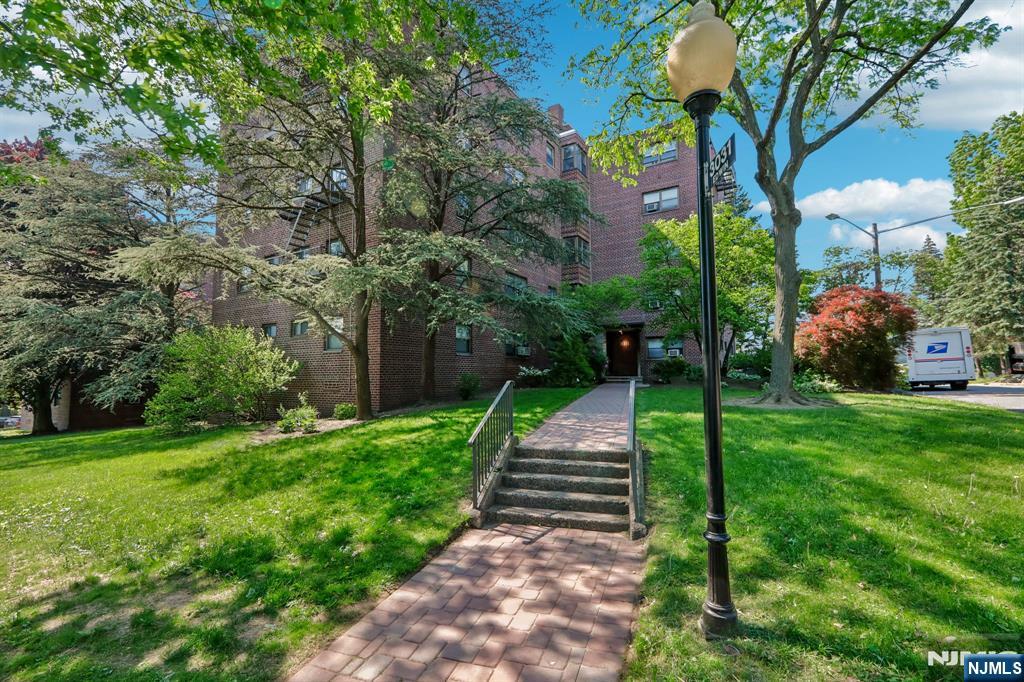 3031 Edwin Avenue 4H - Photo 2