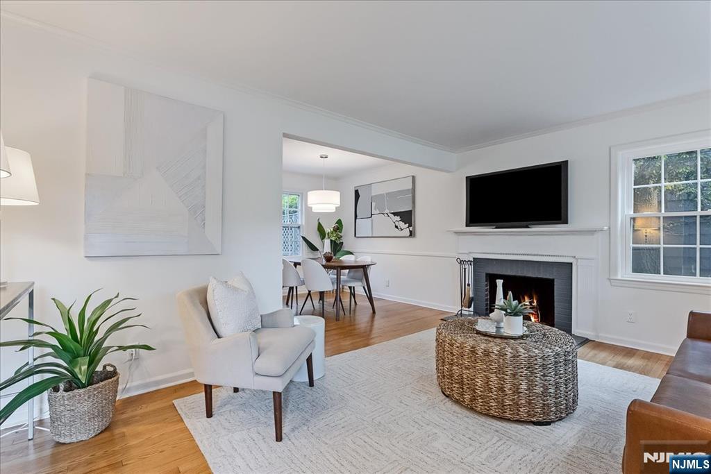 687 Grove Street - Photo 2