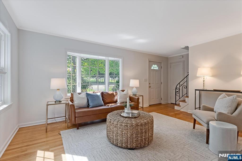 687 Grove Street - Photo 3