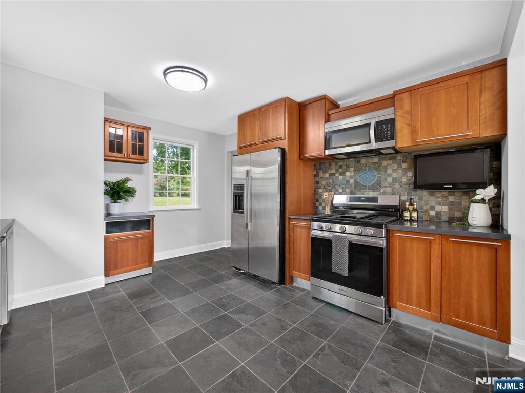 538 Coolidge Place, Paramus, NJ 07652 Listing Photo  10