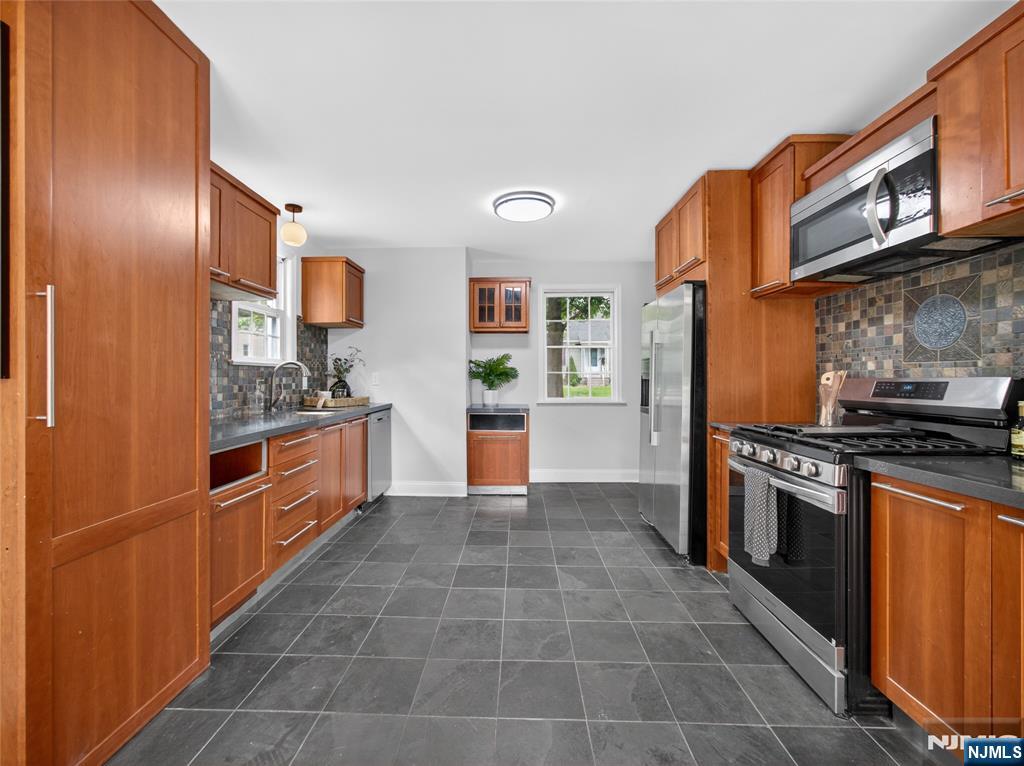 538 Coolidge Place, Paramus, NJ 07652 Listing Photo  8