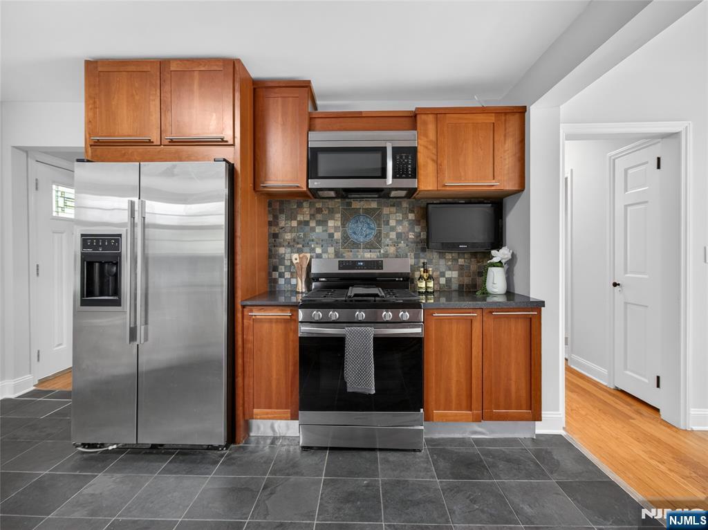 538 Coolidge Place, Paramus, NJ 07652 Listing Photo  9
