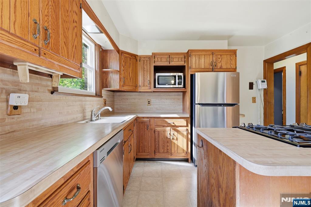 47 Christie Street, Ridgefield Park, NJ 07660 Listing Photo  13