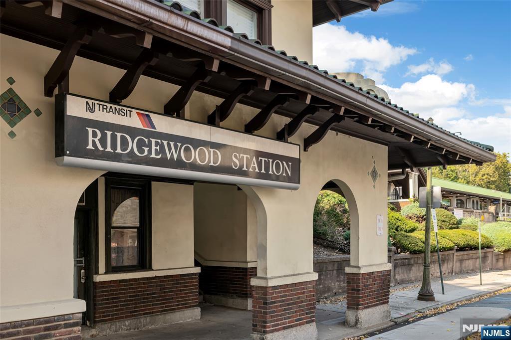 Near Commuter Transportation Options