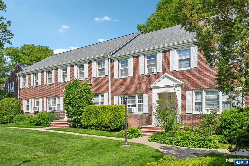 261 Elmwood A - Photo 2
