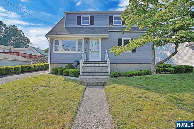 180 Vanderburgh Avenue - Photo 1