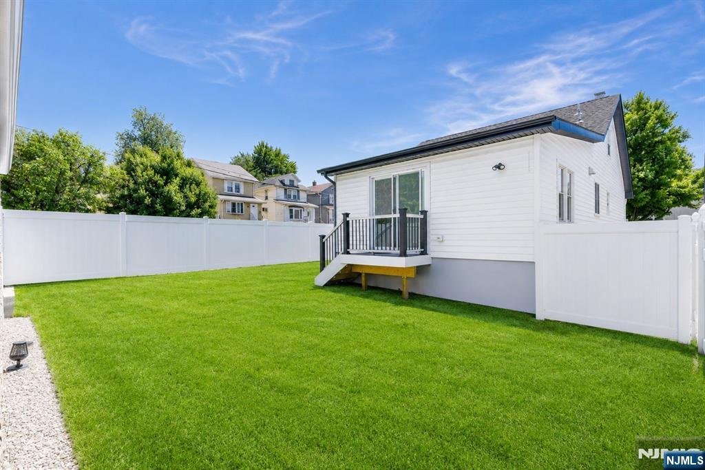 385 Copeland Avenue - Photo 4