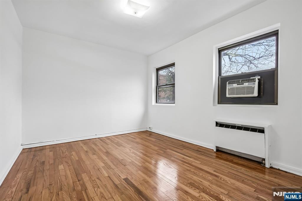 3060 Edwin Ave #4C, Fort Lee, NJ 07024
