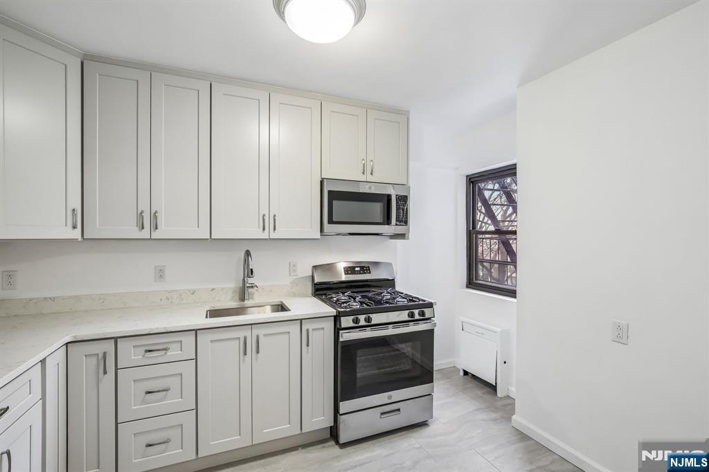 3060 Edwin Ave #4C, Fort Lee, NJ 07024